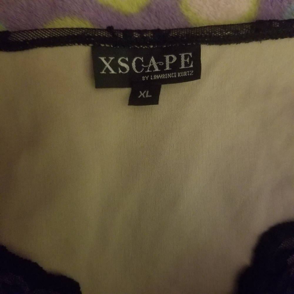 Top. Womens. - Picture 3 of 5